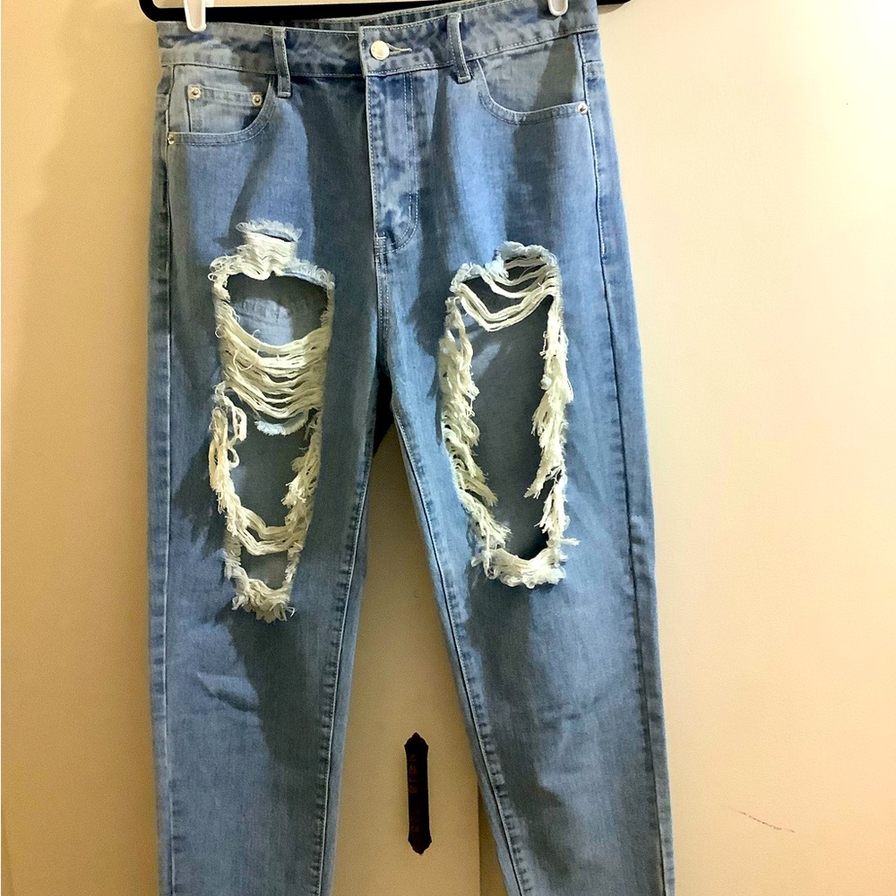 Adika Destroyed Boyfriend Jeans